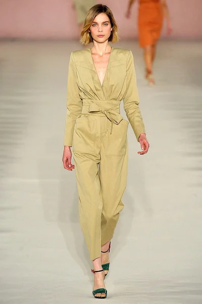 Look 13